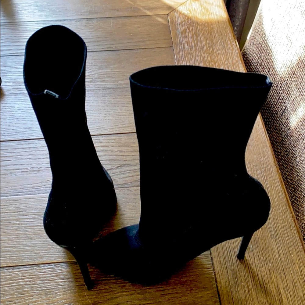 Steve Madden Size 7.5 black knit boots. Like new
